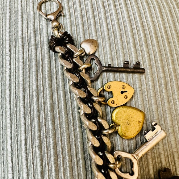 Fossil Brand Pad Lock & Key Charm Bracelet 7-8 inches clasp to clasp - Picture 7 of 11